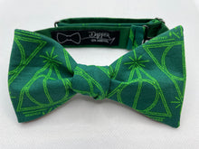 Load image into Gallery viewer, Green Hallows